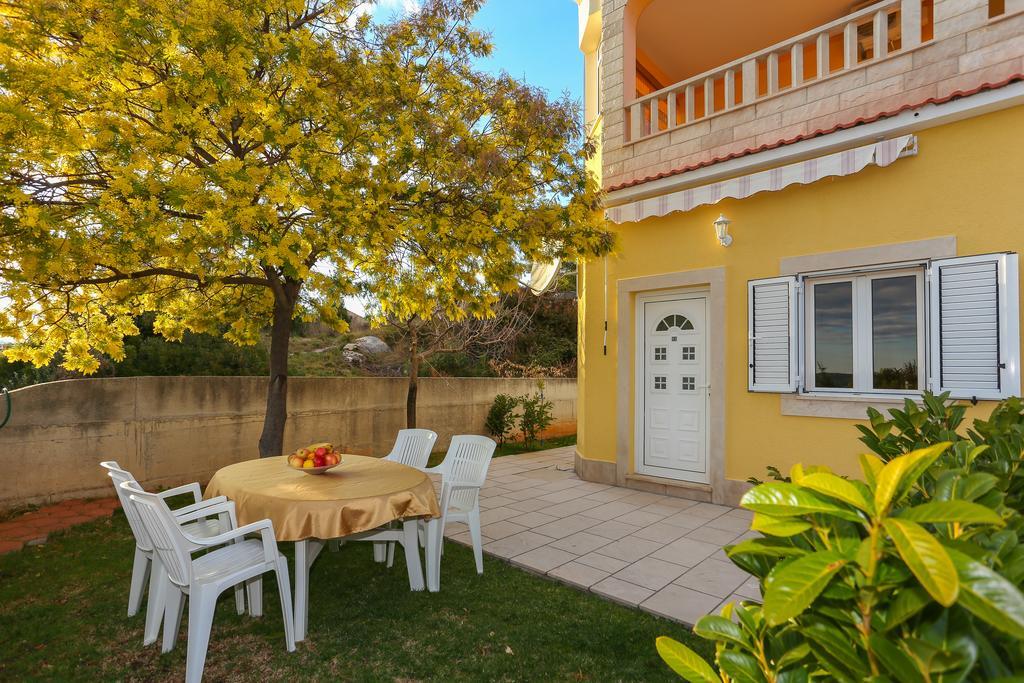 סגט ווראנייצה Apartments Meri מראה חיצוני תמונה