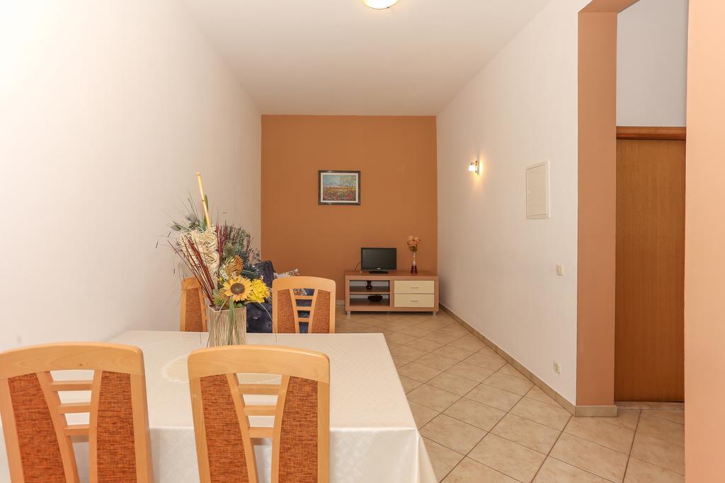 סגט ווראנייצה Apartments Meri מראה חיצוני תמונה