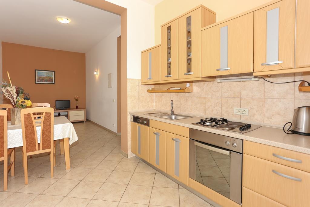 סגט ווראנייצה Apartments Meri מראה חיצוני תמונה